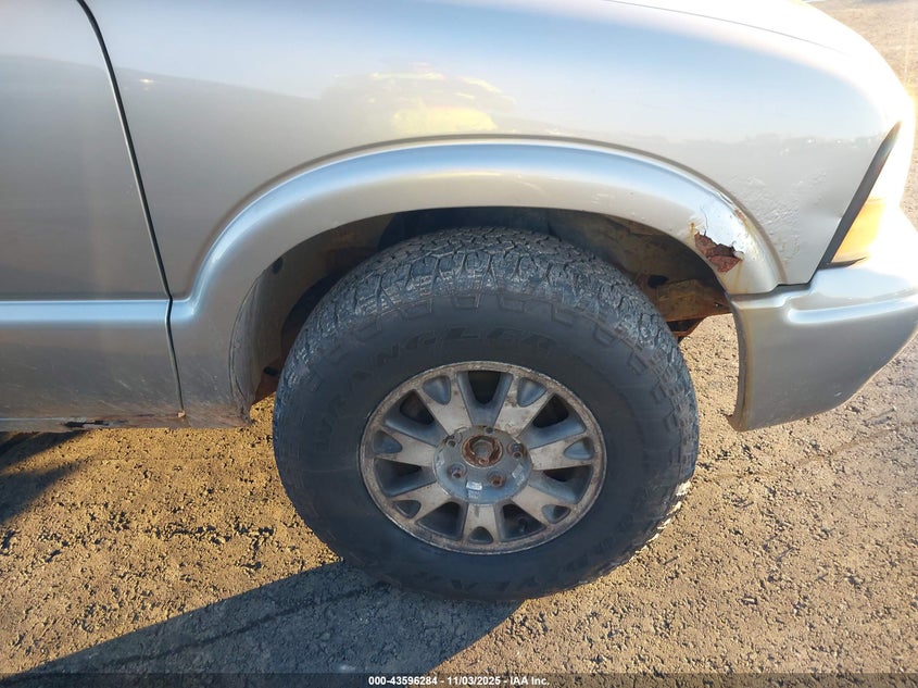 2003 GMC Sonoma Sls VIN: 1GTDT19X438112238 Lot: 43596284