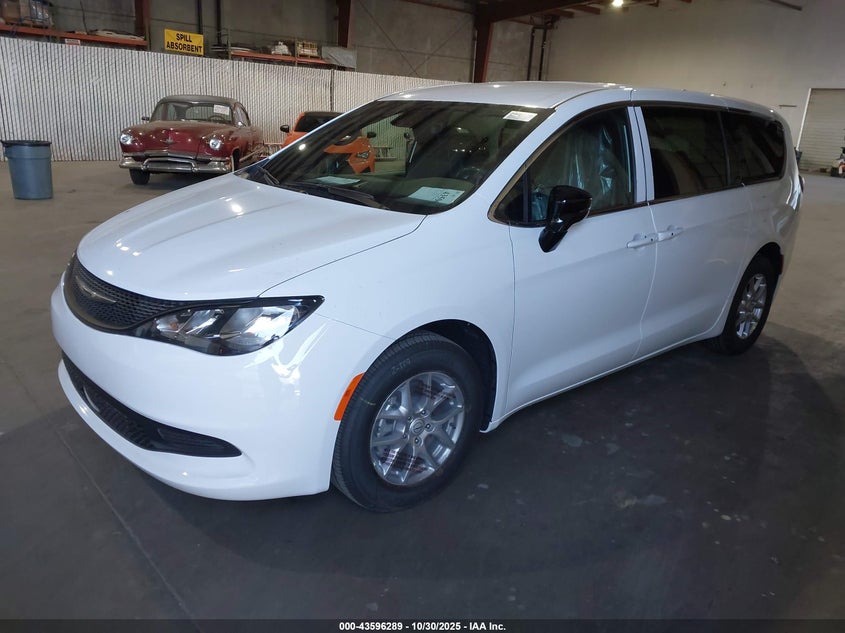 2C4RC1CG7TR185087 2026 CHRYSLER VOYAGER photo no. 2