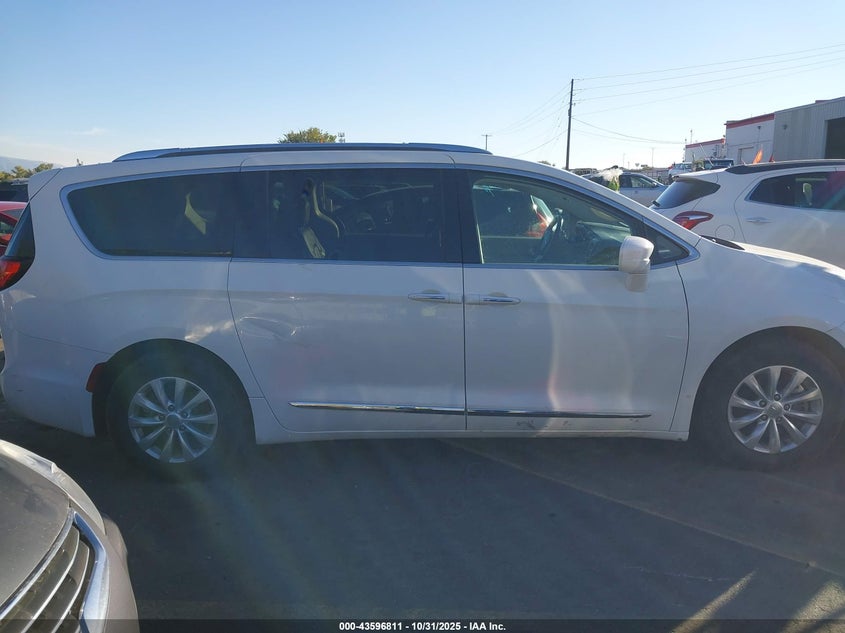 2018 Chrysler Pacifica Touring L VIN: 2C4RC1BG3JR193038 Lot: 43596811