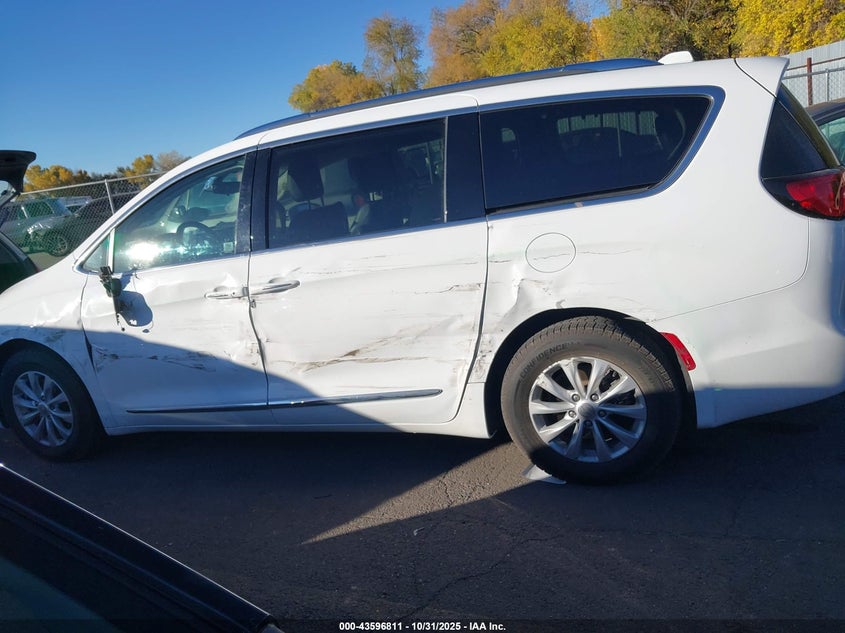 2018 Chrysler Pacifica Touring L VIN: 2C4RC1BG3JR193038 Lot: 43596811