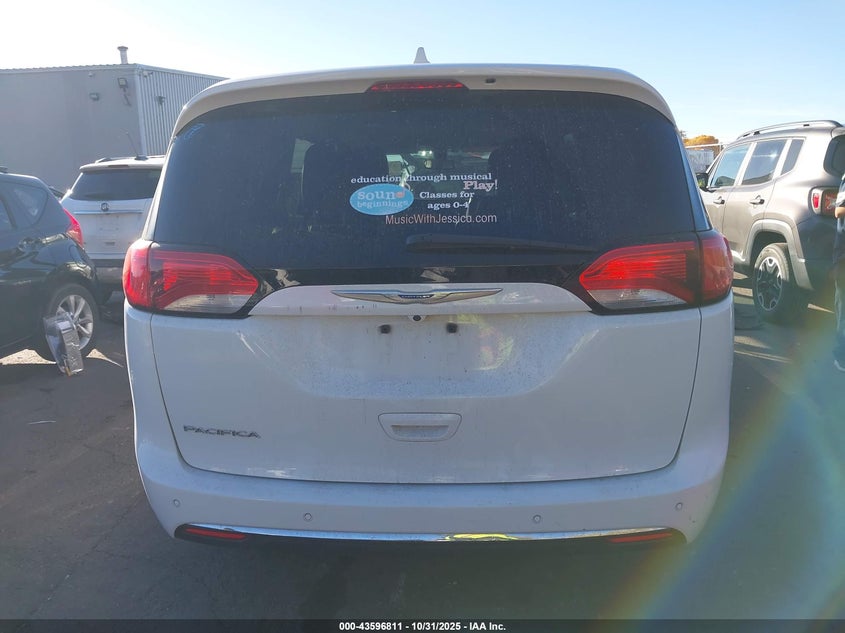 2018 Chrysler Pacifica Touring L VIN: 2C4RC1BG3JR193038 Lot: 43596811