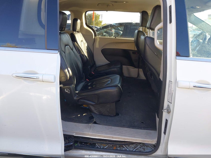 2018 Chrysler Pacifica Touring L VIN: 2C4RC1BG3JR193038 Lot: 43596811