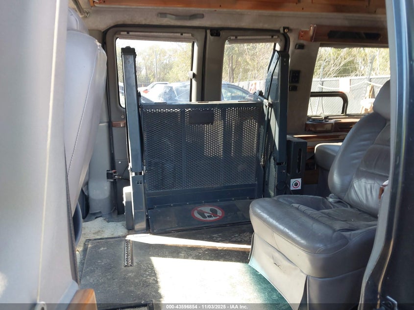 2003 GMC SAVANA auction photo 8