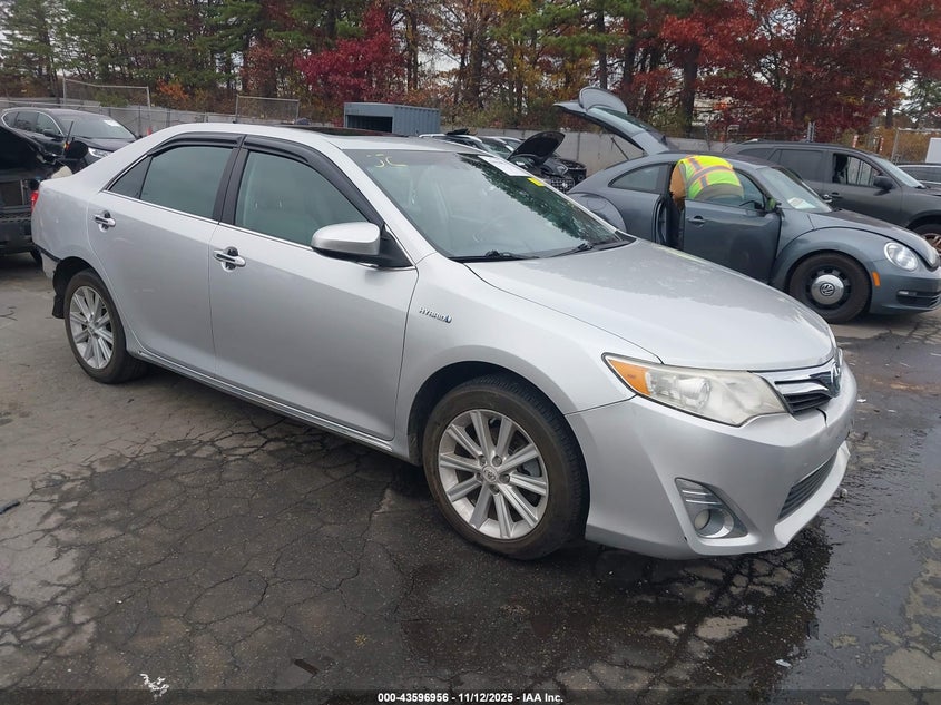 TOYOTA CAMRY HYBRID XLE