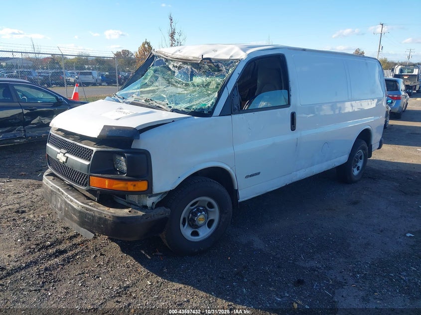 1GCGG25VX41236391 2004 CHEVROLET EXPRESS photo no. 2