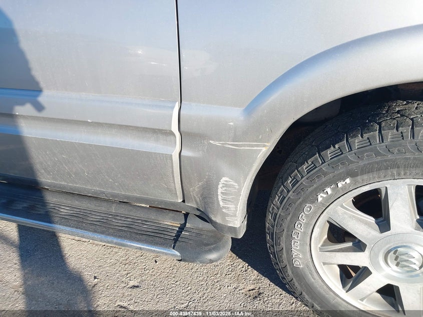 2005 Buick Rainier Cxl VIN: 5GADT13S852109525 Lot: 43597439