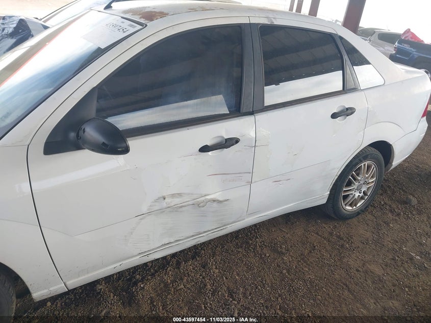 2005 Ford Focus Zx4 VIN: 1FAFP34N65W162853 Lot: 43597454