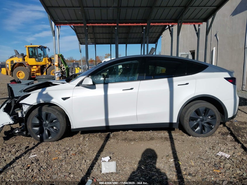 2024 Tesla Model Y Long Range Dual Motor All-Wheel Drive VIN: 7SAYGDEE6RF186297 Lot: 43597490