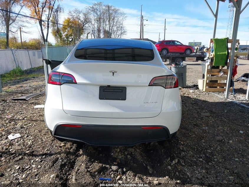 2024 Tesla Model Y Long Range Dual Motor All-Wheel Drive VIN: 7SAYGDEE6RF186297 Lot: 43597490