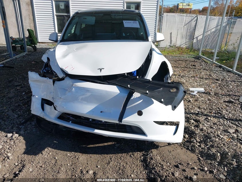 2024 Tesla Model Y Long Range Dual Motor All-Wheel Drive VIN: 7SAYGDEE6RF186297 Lot: 43597490