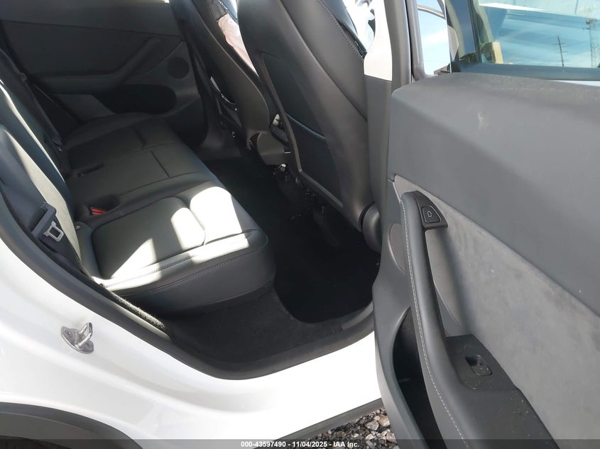 2024 Tesla Model Y Long Range Dual Motor All-Wheel Drive VIN: 7SAYGDEE6RF186297 Lot: 43597490