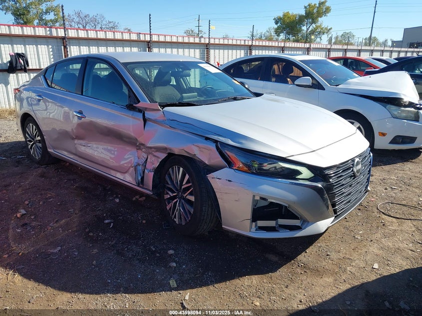 NISSAN ALTIMA SV FWD