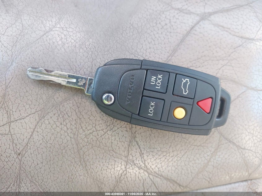 2004 Volvo S60 2.5T VIN: YV1RS59V842402267 Lot: 43598361