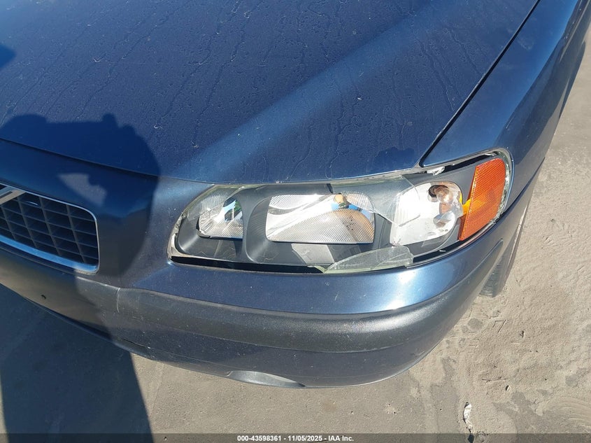 2004 Volvo S60 2.5T VIN: YV1RS59V842402267 Lot: 43598361