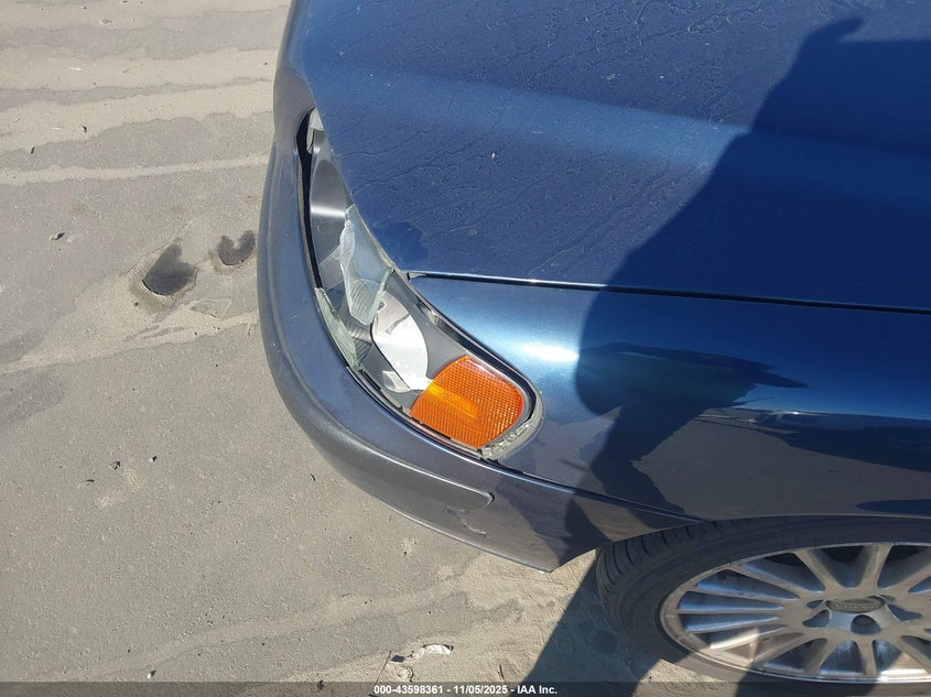 2004 Volvo S60 2.5T VIN: YV1RS59V842402267 Lot: 43598361