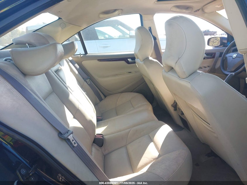 2004 Volvo S60 2.5T VIN: YV1RS59V842402267 Lot: 43598361