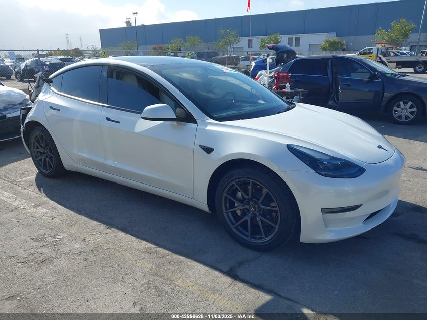 TESLA MODEL 3 REAR-WHEEL DRIVE
