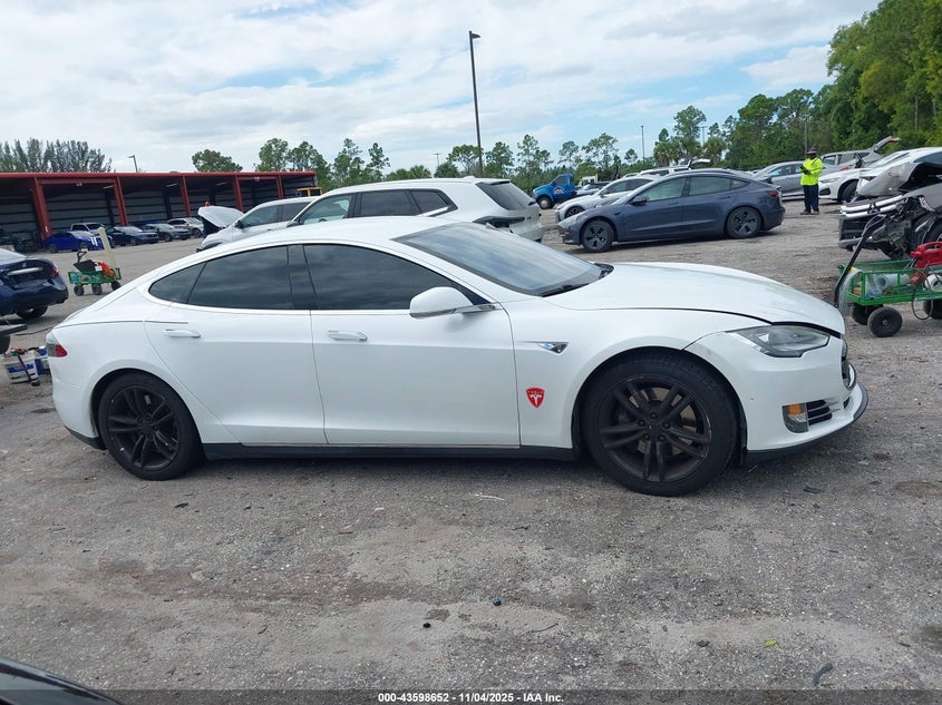 2013 Tesla Model S VIN: 5YJSA1DN3DFP13788 Lot: 43598652