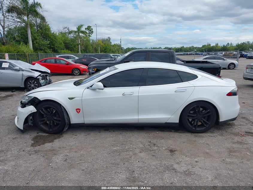 2013 Tesla Model S VIN: 5YJSA1DN3DFP13788 Lot: 43598652