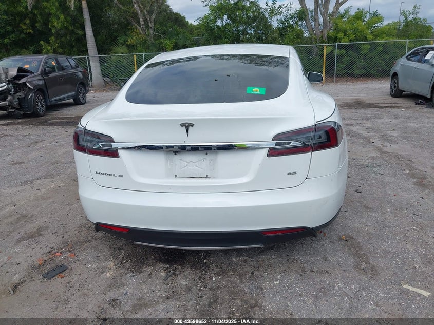 2013 Tesla Model S VIN: 5YJSA1DN3DFP13788 Lot: 43598652
