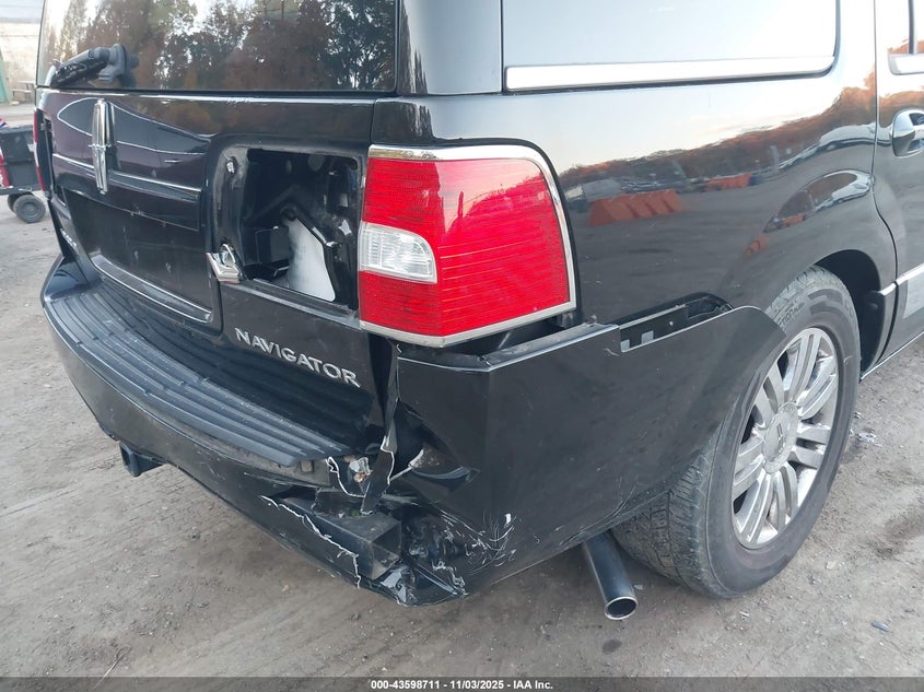 2007 Lincoln Navigator Ultimate VIN: 5LMFU28557LJ02194 Lot: 43598711