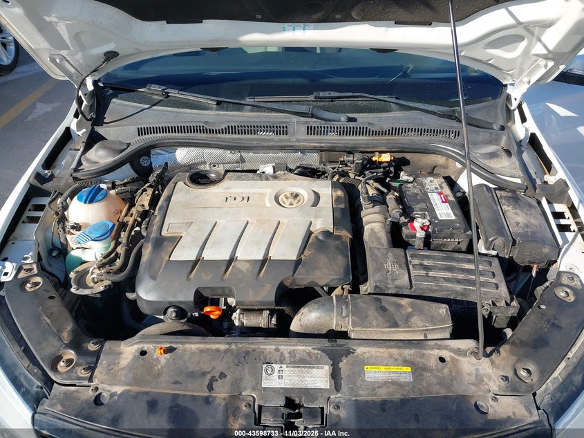 2013 VOLKSWAGEN JETTA 2.0L TDI - 3VWLL7AJ3DM375580