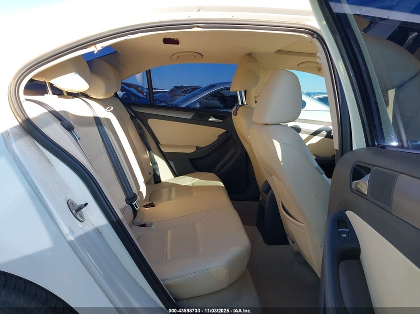 2013 VOLKSWAGEN JETTA 2.0L TDI - 3VWLL7AJ3DM375580