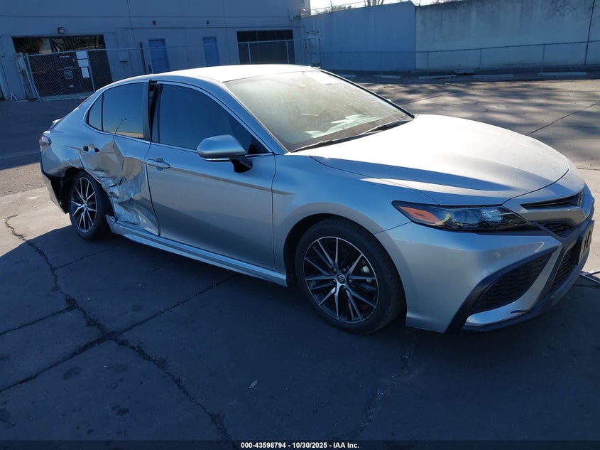 TOYOTA CAMRY SE AWD
