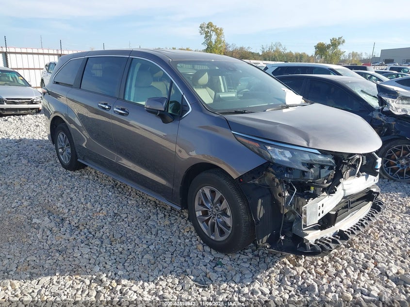 2024 TOYOTA SIENNA XLE - 5TDYRKEC6RS190937