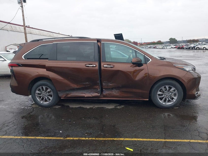 2021 TOYOTA SIENNA XLE 5TDJRKEC6MS020054