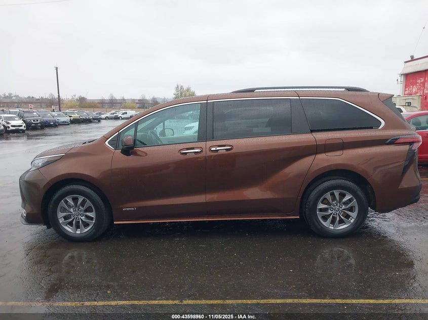 2021 TOYOTA SIENNA XLE 5TDJRKEC6MS020054