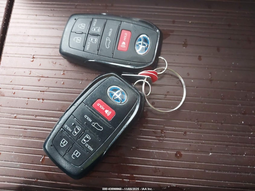 2021 TOYOTA SIENNA XLE 5TDJRKEC6MS020054