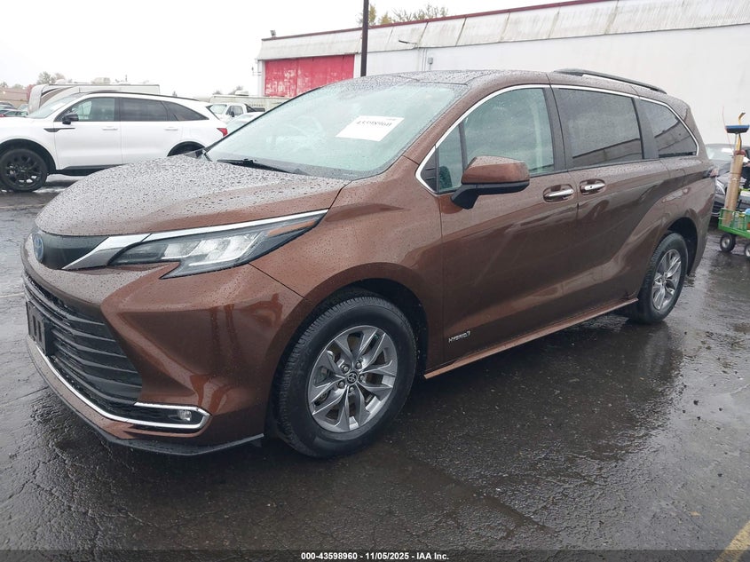 2021 TOYOTA SIENNA XLE 5TDJRKEC6MS020054