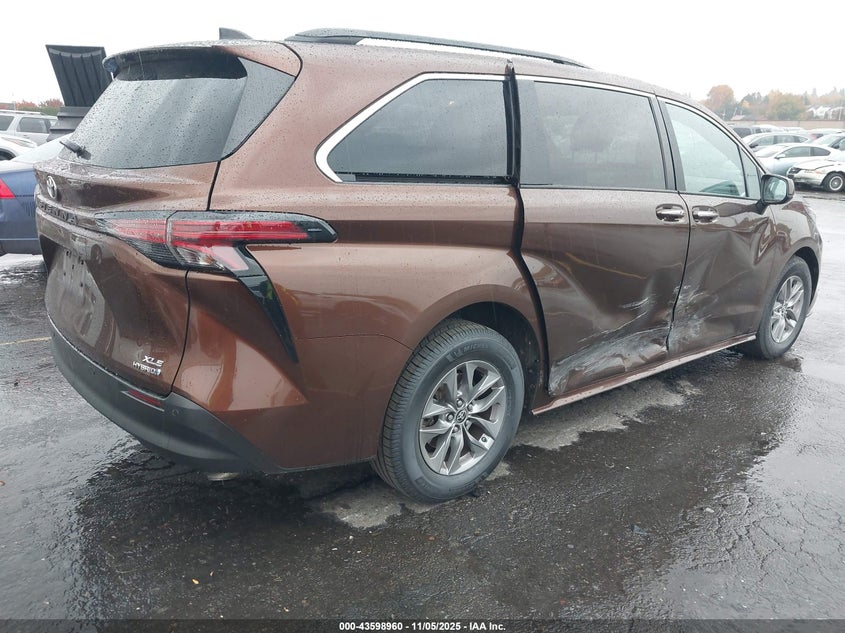 2021 TOYOTA SIENNA XLE 5TDJRKEC6MS020054