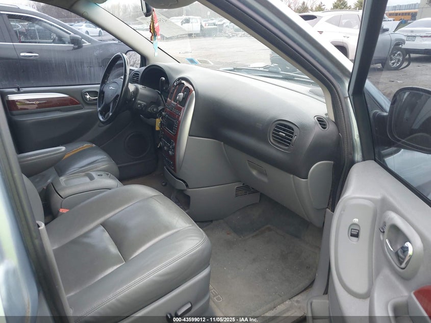 2C8GP64L65R203035 2005 CHRYSLER TOWN & COUNTRY photo no. 5