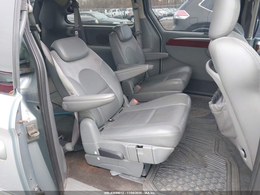 2005 Chrysler Town & Country Limited VIN: 2C8GP64L65R203035 Lot: 43599012