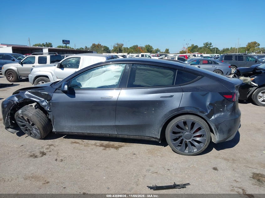 2024 Tesla Model Y Performance Dual Motor All-Wheel Drive VIN: 7SAYGDEF2RA311205 Lot: 43599036