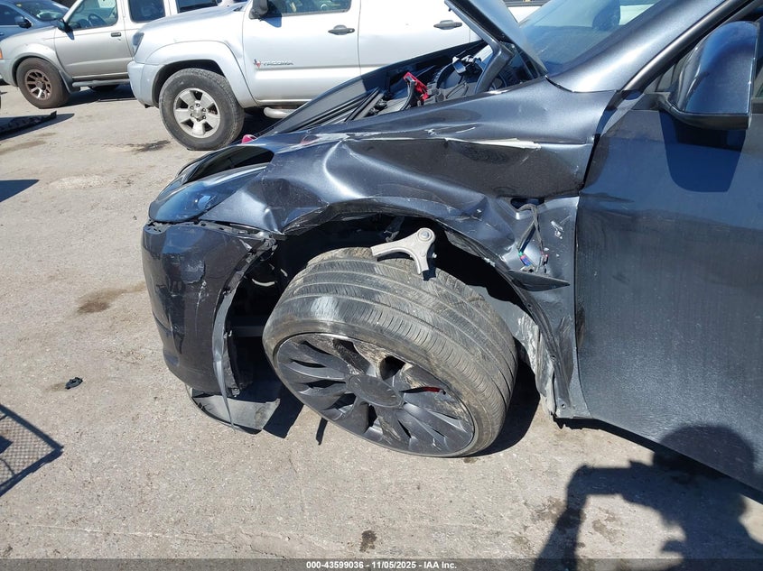 2024 Tesla Model Y Performance Dual Motor All-Wheel Drive VIN: 7SAYGDEF2RA311205 Lot: 43599036