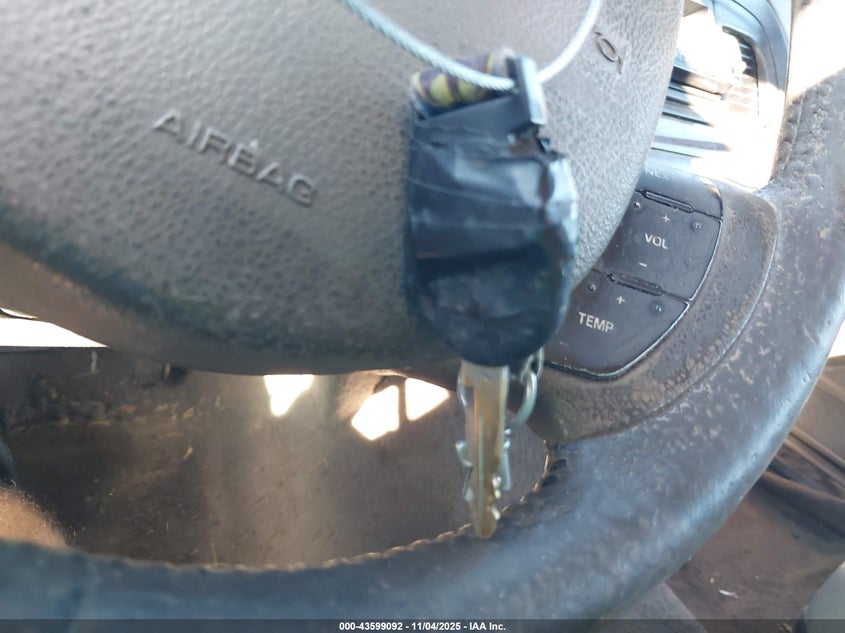 2005 Ford Crown Victoria Lx/Lx Sport VIN: 2FAFP74W85X135996 Lot: 43599092