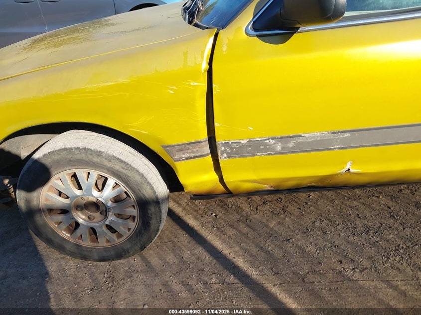 2005 Ford Crown Victoria Lx/Lx Sport VIN: 2FAFP74W85X135996 Lot: 43599092