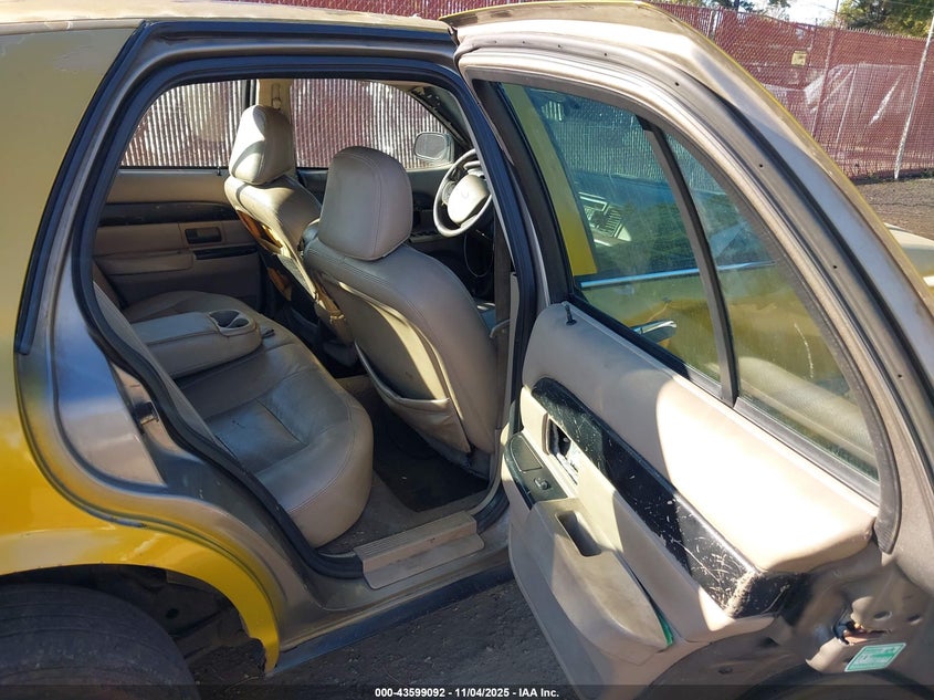 2005 Ford Crown Victoria Lx/Lx Sport VIN: 2FAFP74W85X135996 Lot: 43599092