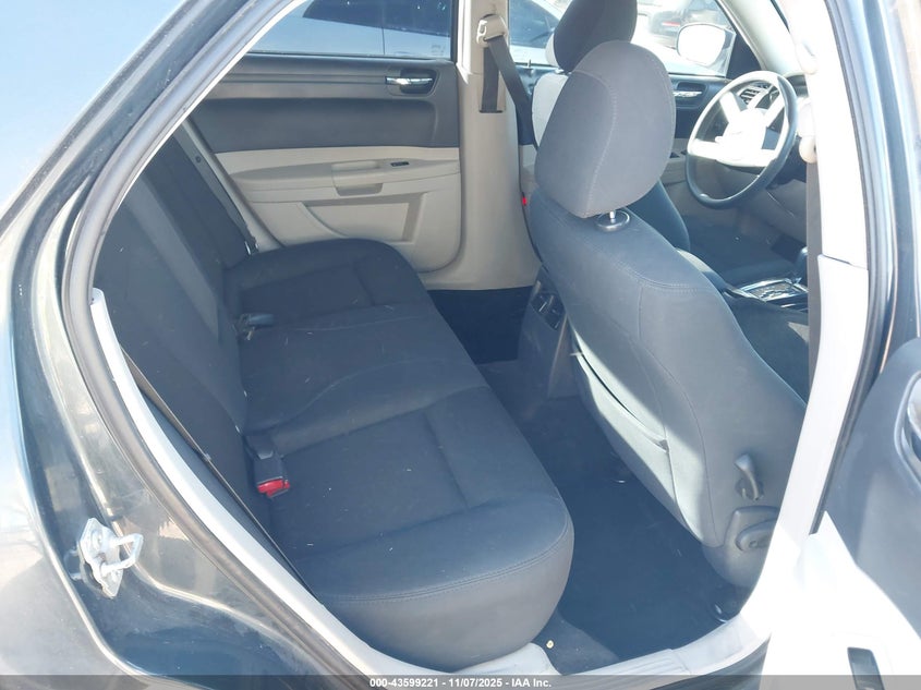 2007 Chrysler 300 VIN: 2C3KA43R27H636713 Lot: 43599221