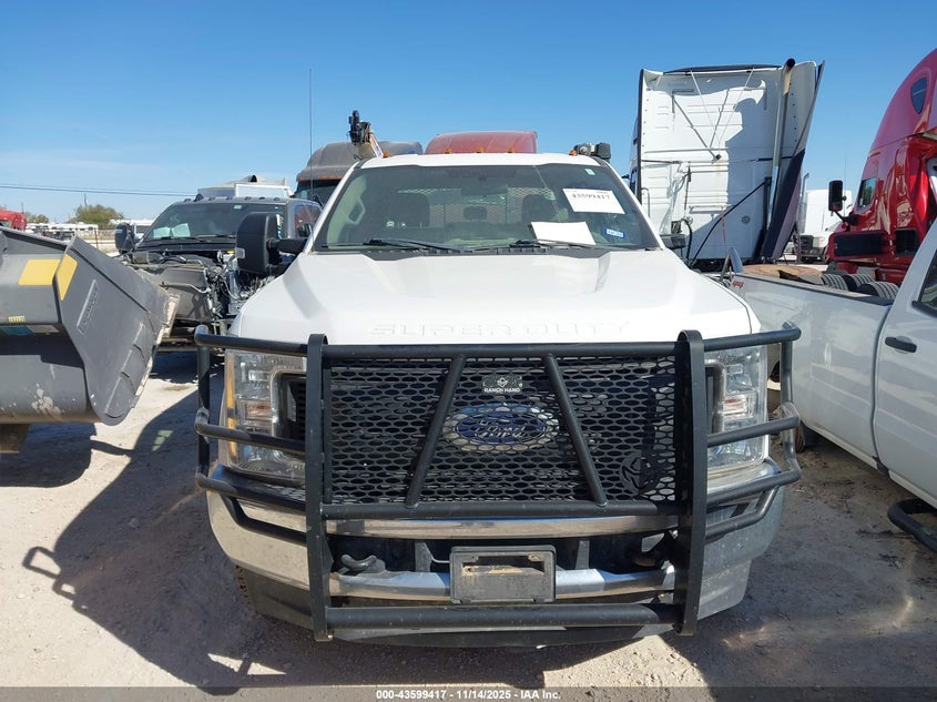 2019 Ford F-350 Chassis Xl VIN: 1FD8W3HT9KED72956 Lot: 43599417
