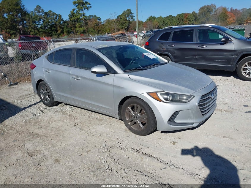 HYUNDAI ELANTRA SE