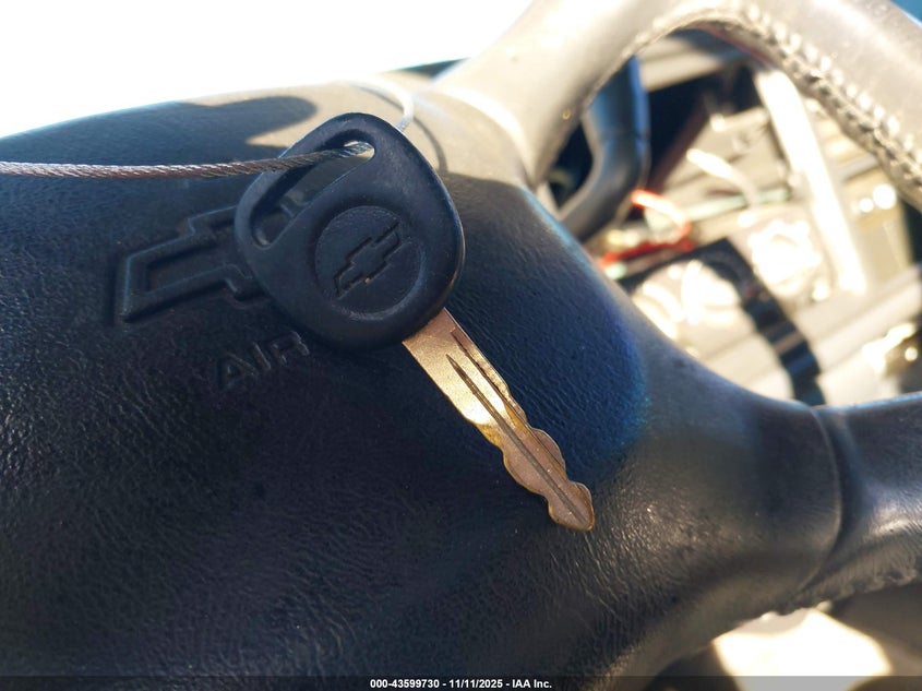 2002 Chevrolet Avalanche 1500 VIN: 3GNEK13T42G186529 Lot: 43599730