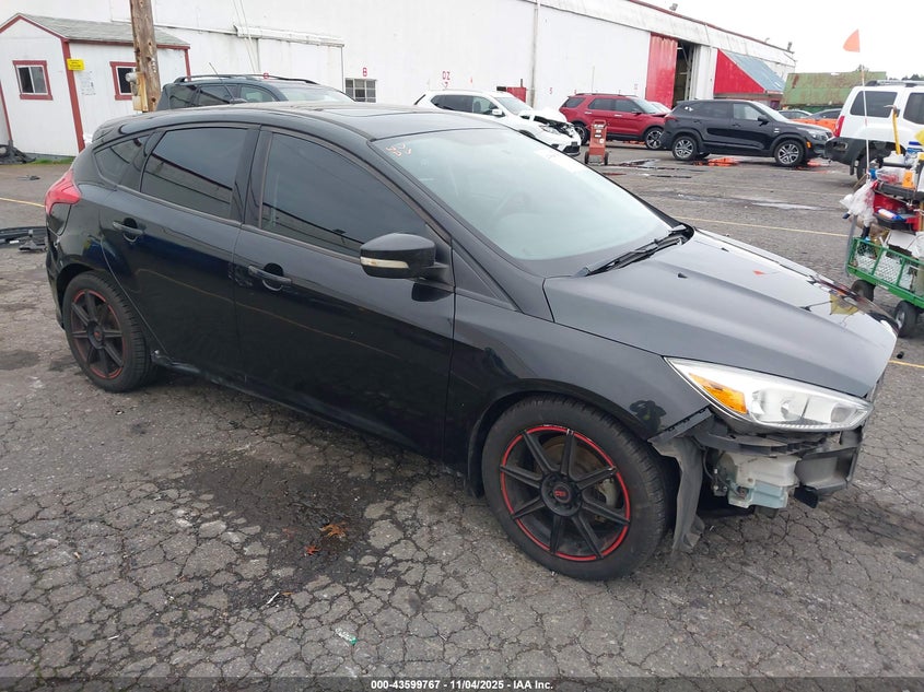 2015 FORD FOCUS SE - 1FADP3K23FL342116