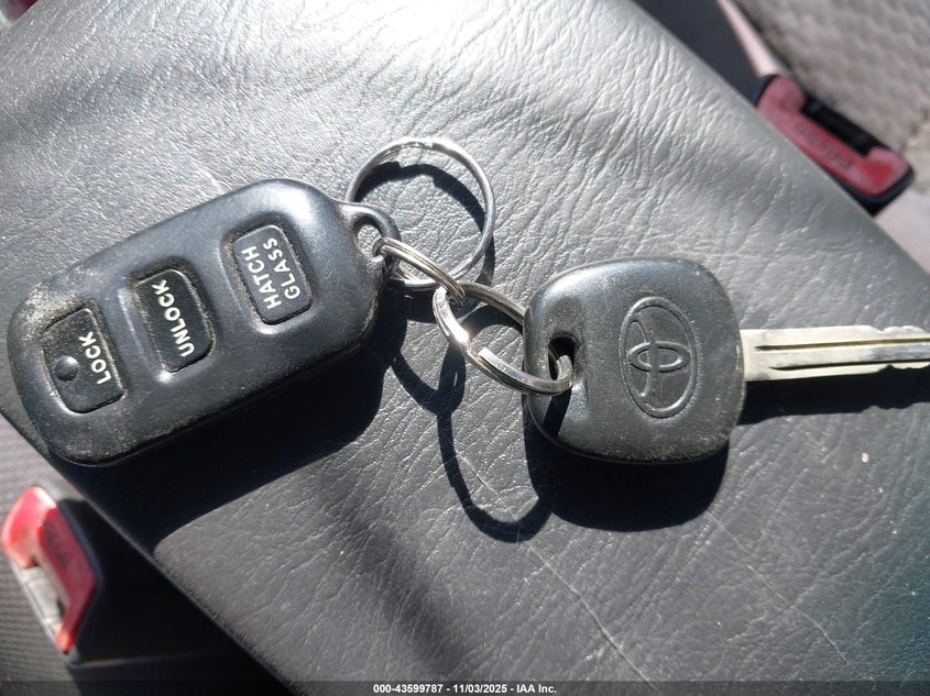 2005 Toyota Matrix VIN: 2T1KR32E05C490851 Lot: 43599787