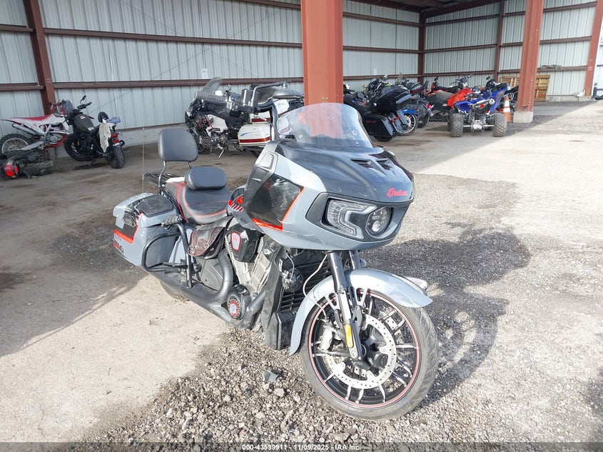 2022 Indian Motorcycle Co. Challenger Elite/Jack Daniel's Limited Edition