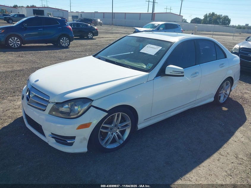 2013 MERCEDES-BENZ C 250 SPORT - WDDGF4HB6DR270836