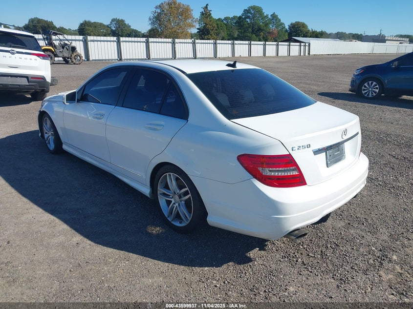 2013 MERCEDES-BENZ C 250 SPORT - WDDGF4HB6DR270836